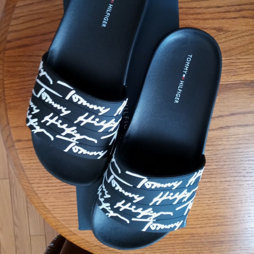 *Price Drop* Tommy Hilfiger Women's Dolio pool slides, size 7.